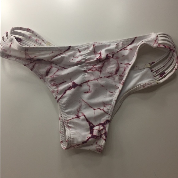 Super cute bikini bottoms worn 2x! - Picture 2 of 2